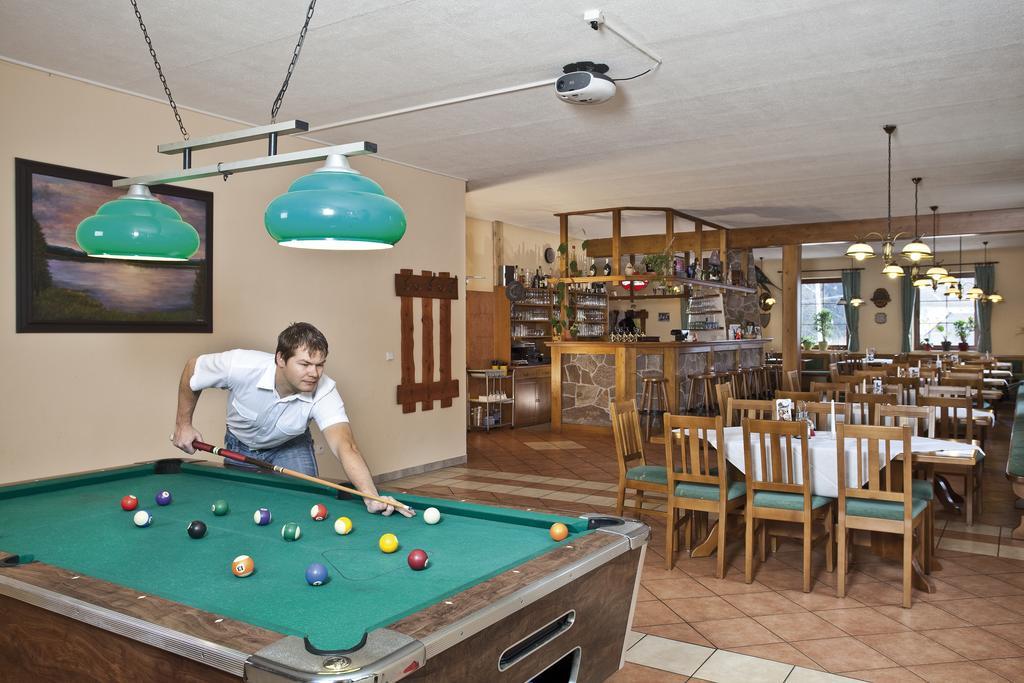 Nová Pec Wellness Hotel Marlin מראה חיצוני תמונה